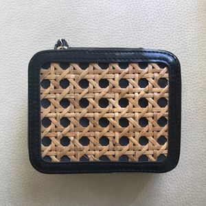 NWOT Adorable jewelry holder!